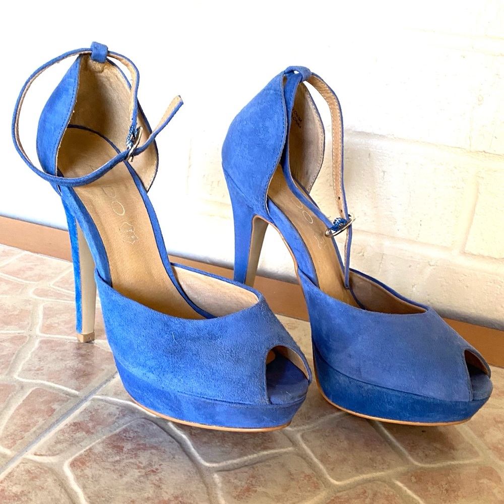 Blue suede peep-toe pumps by ALDO. Size 37 US 7